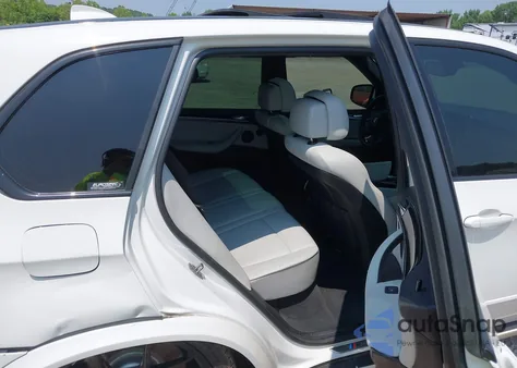 2010 BMW X5 M из США, поврежденный, VIN 5YMGY0C53ALK26006